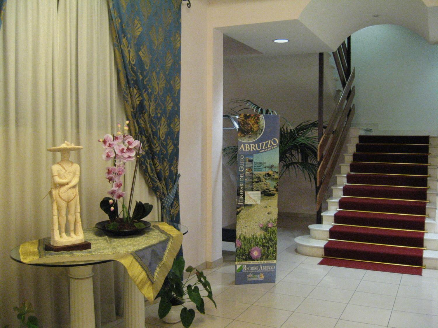 โรงแรมเลบันเต้ ฟอสซาเชเซีย ภายนอก รูปภาพ